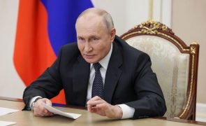 Putin pede a PR azeri respeito por direitos dos arménios