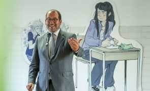Ministro diz que 98% dos alunos têm todos os professores atribuídos