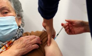 Cerca de 6.000 farmacêuticos habilitados para dar vacinas da gripe e covid-19