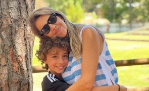 Pipoca Mais Doce Mostra ténis novos do filhos e atira: 