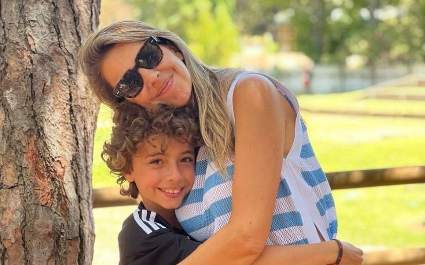 Pipoca Mais Doce Mostra ténis novos do filhos e atira: