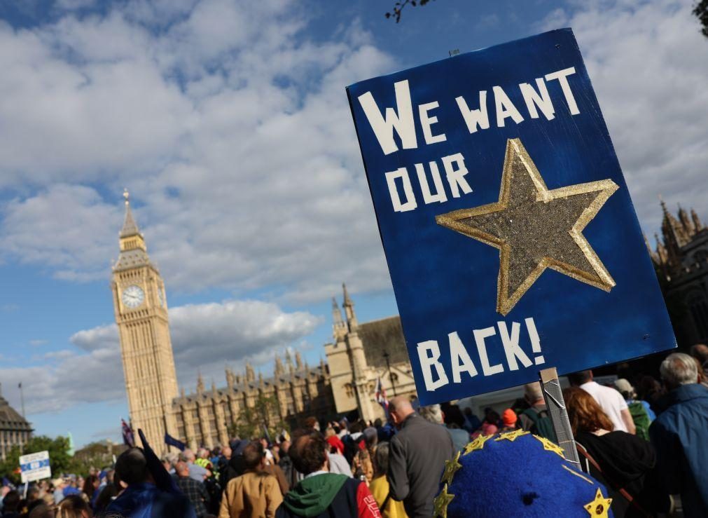 Milhares de britânicos manifestaram-se em Londres pela reintegração na UE