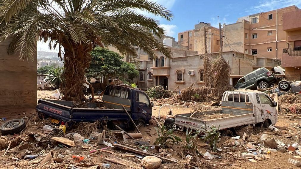 Autoridades da Líbia detêm oito pessoas por colapso de barragens
