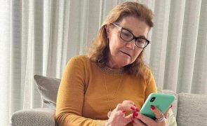 Dolores Aveiro chora morte da irmã: 