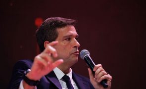 Governo do Brasil deve persistir em cumprir as metas fiscais