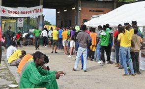 Itália poderá expulsar migrantes que se façam passar por menores à chegada