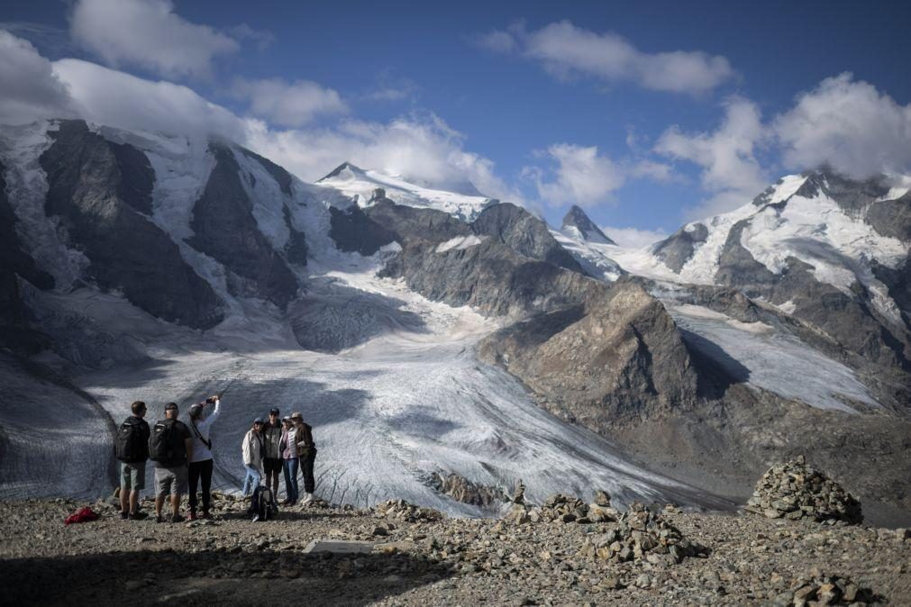 Glaciares suíços perderam 10% do seu volume em dois anos