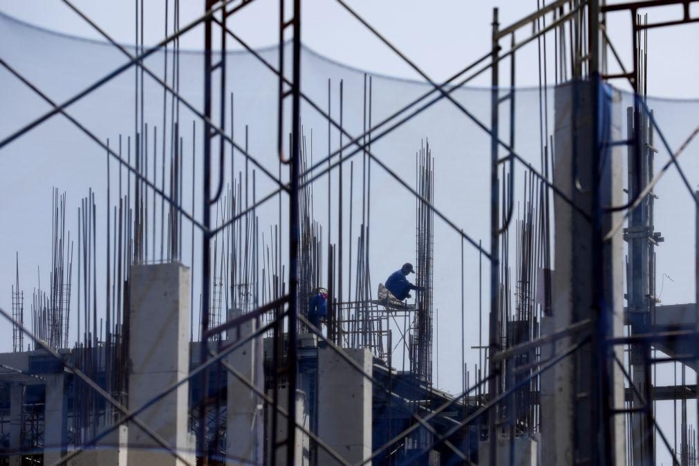 Licenciamentos de construções novas sobem 1,5% até julho, novas obras caem 11,6%