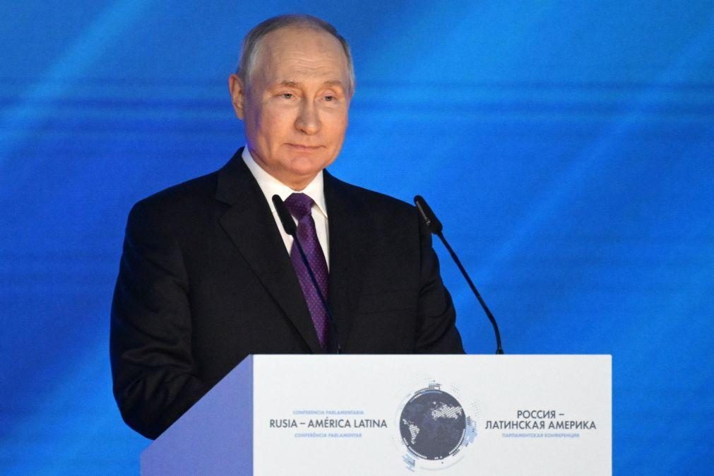 Putin flexibiliza entrada de ucranianos na Rússia