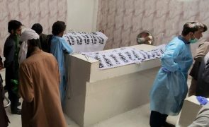 Pelo menos 54 mortos em atentado suicida no Paquistão, segundo um novo balanço