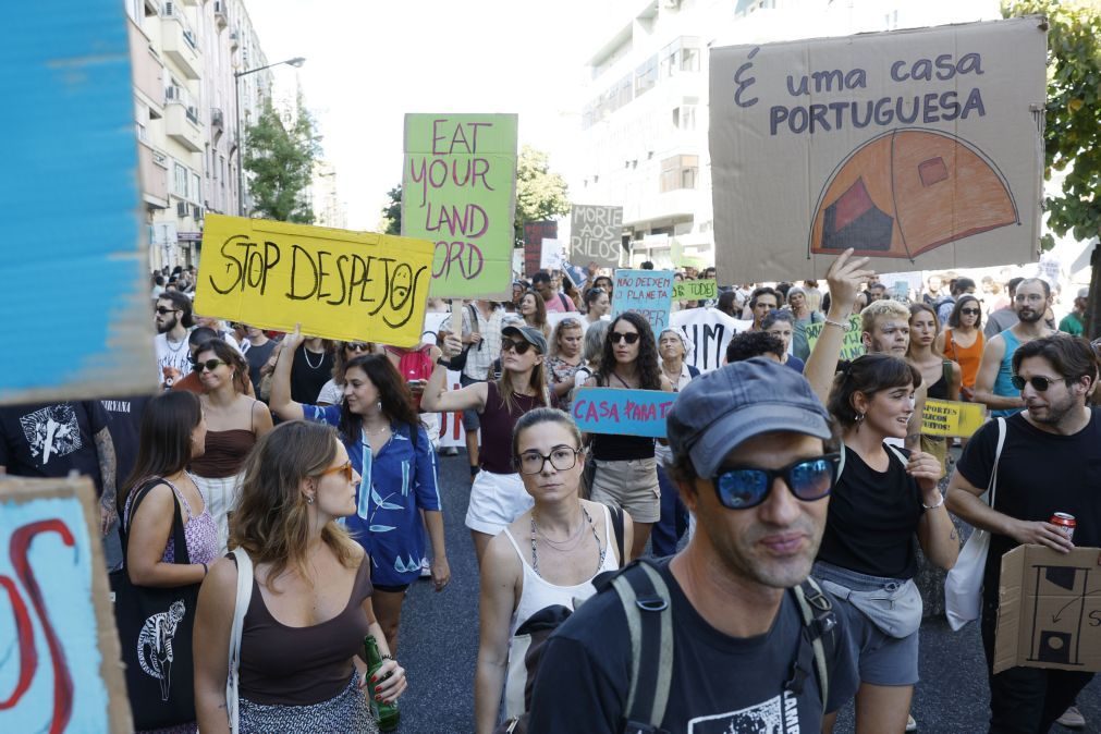 Centenas de pessoas iniciam protesto em Lisboa pelo direito à habitação e justiça climática