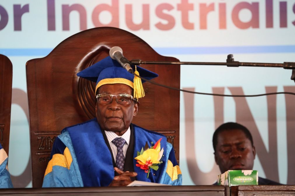 Mugabe ignora ultimatos e convoca gabinete ministerial para terça-feira