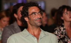 João Catarré Quebra silêncio e reage à ovação nos Globos de Ouro
