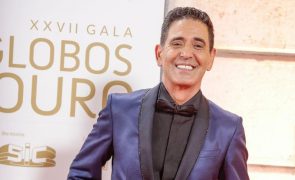 José Figueiras Sobe ao palco dos Globos de Ouro de saltos altos e é elogiado