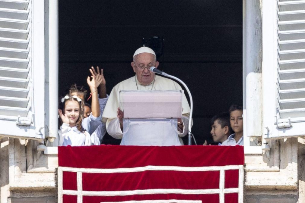 Papa Francisco defende concessão de sacramentos a divorciados recasados