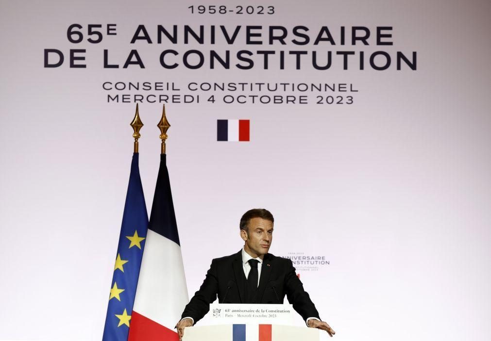 Macron quer direito ao aborto na Constituição 