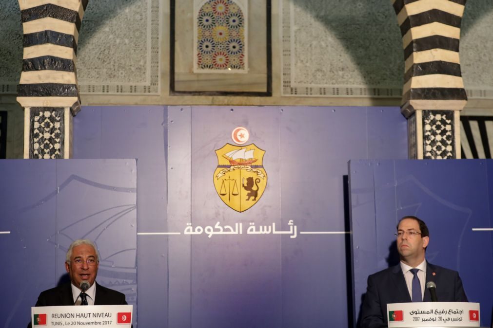 Costa na Tunísia com mensagens contra o terrorismo em apoio da transição democrática