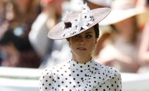 Kate Middleton fiel às tendências surge de fato com risca diplomática