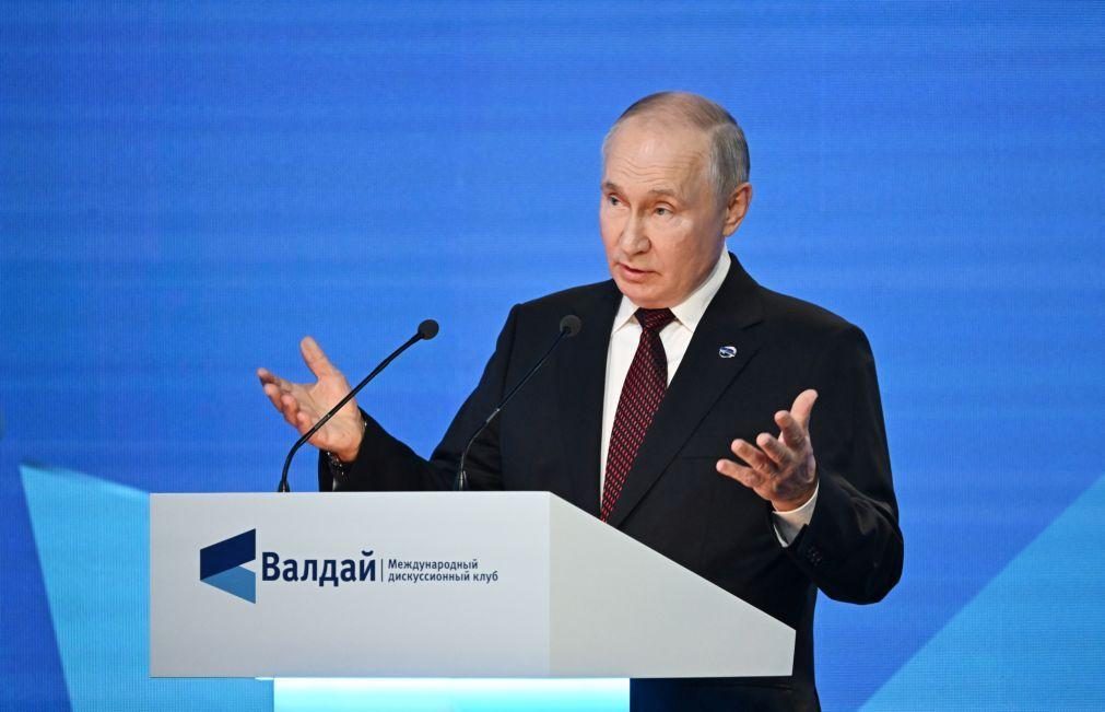 Putin diz que missão da Rússia é construir 