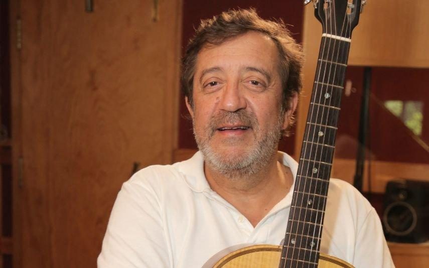 Rui Veloso apanha choque a tocar guitarra elétrica e perde memória