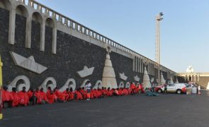 Dez barcos com quase 900 migrantes chegam às Canárias em 24 horas