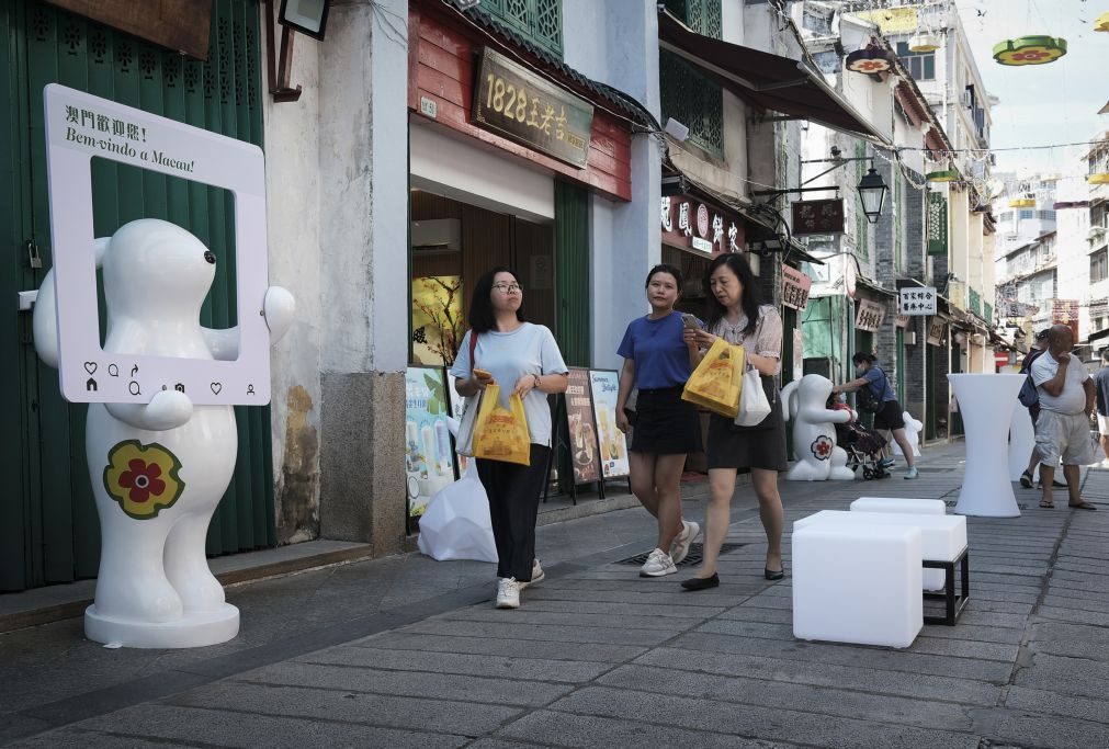Visitantes durante 'semana dourada' em Macau perto de valores pré-pandemia