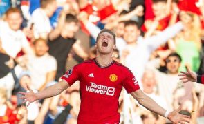 Suplente McTominay salva Manchester United nos descontos