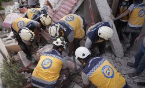 Ataques de forças governamentais sírias em Idlib e Alepo matam pelo menos 36 pessoas