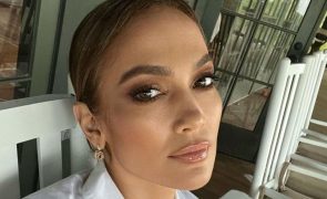 Jennifer Lopez - Quebra dieta saudável e pede ‘fast food’ com Ben Affleck