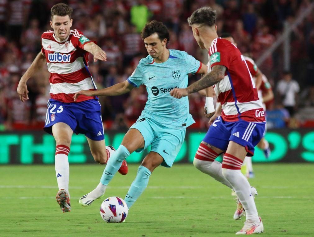 FC Barcelona empata em Granada após anular desvantagem e perde 'terreno' na frente