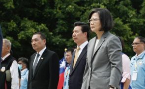 Líder de Taiwan defende que paz é a única opção para resolver diferenças com China