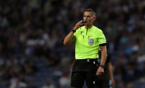 Grego Tasos Sidiropoulos arbitra Portugal-Eslováquia