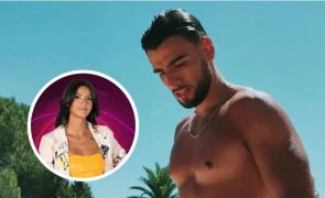 Big Brother Jéssica e Francisco trocam beijo apaixonado... à frente de todos!
