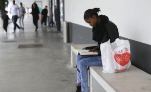 Cada saco de plástico leve ou muito leve terá custo adicional de 4 cêntimos