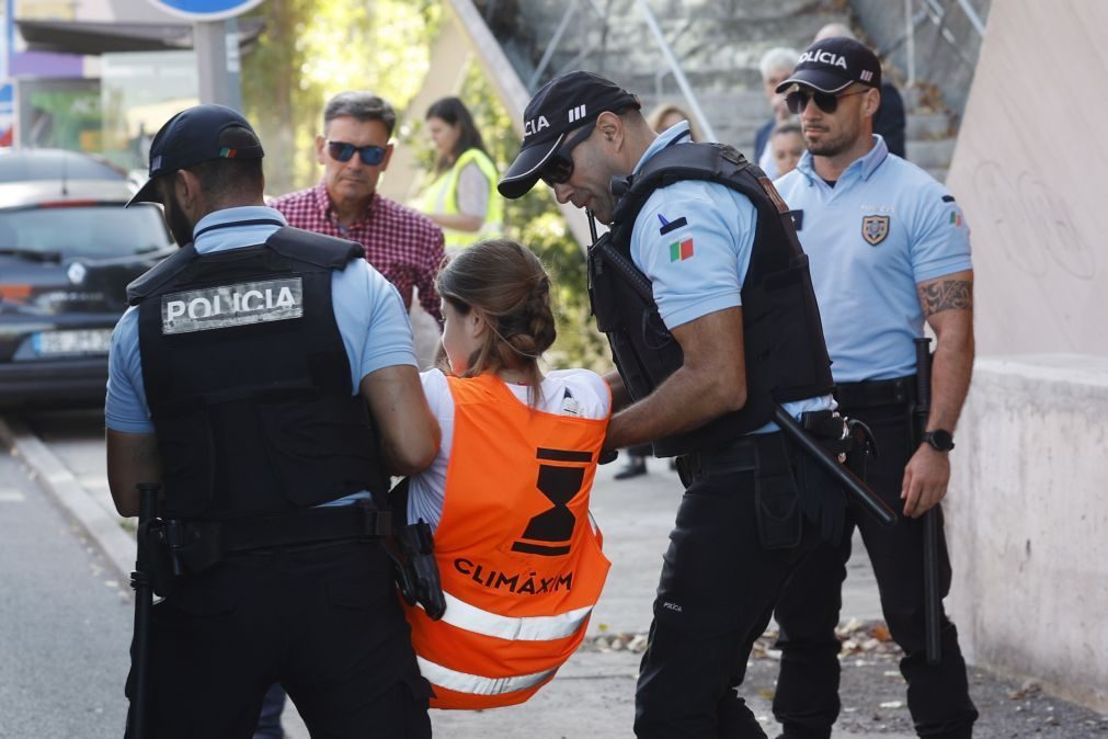 Três detidos devido a corte de estrada em Lisboa por jovens do Climáximo