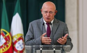 Santos Silva defende que PS comemore 25 de novembro de 1975