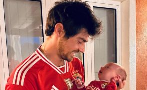 Lourenço Ortigão Mostra filho a dormir em posição inusitada em mais um vídeo imperdível