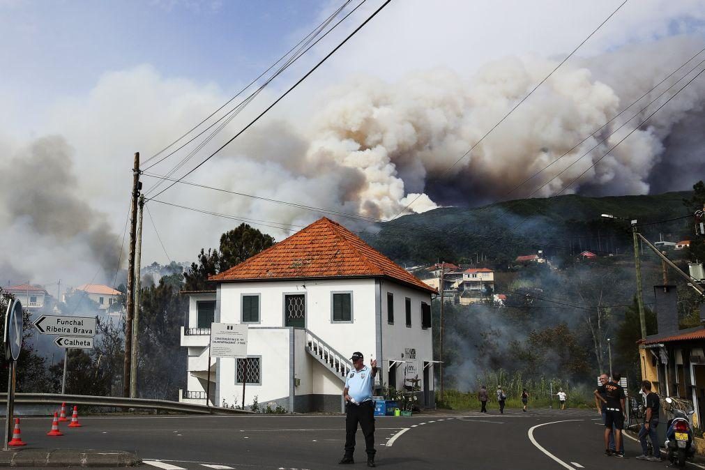 Incêndios mantêm-se na Madeira, Porto Moniz e Calheta são as situações mais complexas
