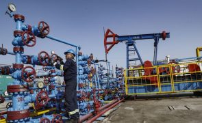 Preço do petróleo Brent sobe quase 4% para mais de 89 dólares