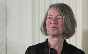 Morreu a escritora norte-americana Louise Glück, vencedora do Nobel da Literatura 2020