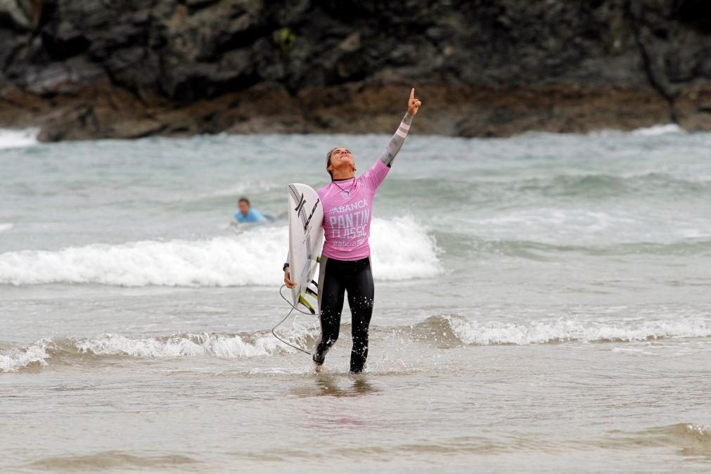Carolina Mendes segue em frente no Saquarema Pro de surf
