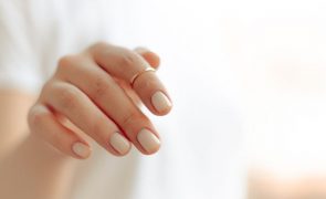 Rich girl - Minimalismo invade as tendências da manicure