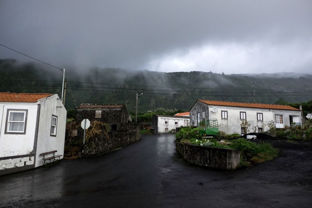 Todas as ilhas dos Açores sob aviso amarelo devido à chuva e trovoada