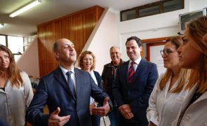 Ministro pede que proposta salarial a médicos não seja desvalorizada e convida à aproximação