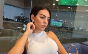 Georgina Rodriguez Mostra os filhos a admirarem imagem de Nossa Senhora de Fátima