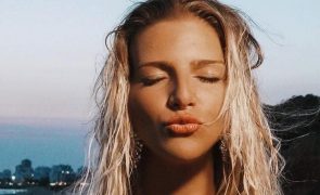 Cristiana Jesus separada e de coração partido consola-se sozinha