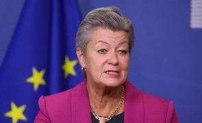 Comissão Europeia convoca reunião para discutir repatriamento de imigrantes de 