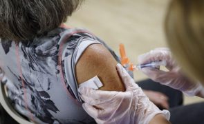 Mais de 1,5 milhões de vacinas contra a covid e a gripe administradas em três semanas