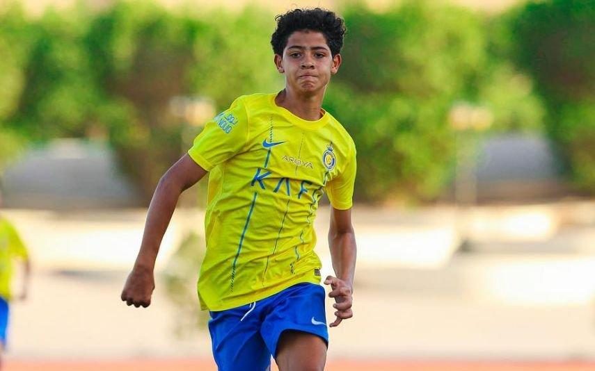 Cristianinho Gio e irmãos assistem ao treino do jovem no Al Nassr! 