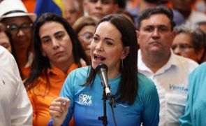 Maria Corina Machado lidera de forma destacada primárias da oposição na Venezuela